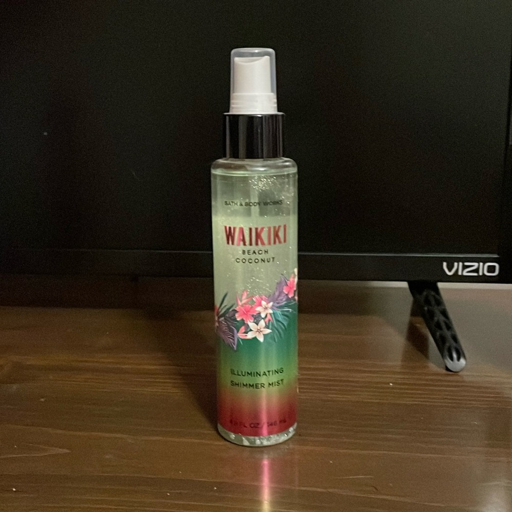 Bath & Body Works Illuminating Shimmer Mist WAIKIKI Beach Coconut